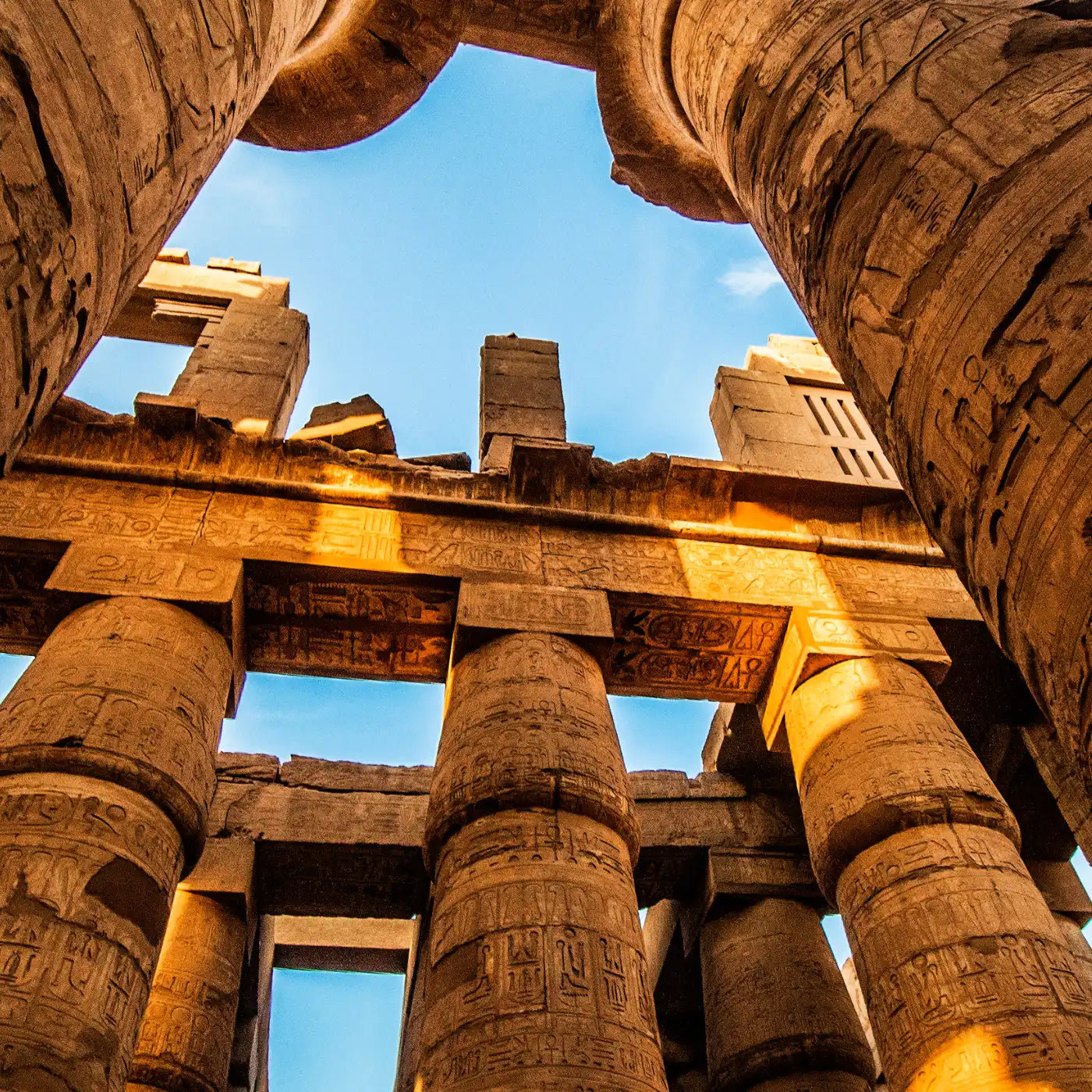 Colonnes de temple égyptien antique.
