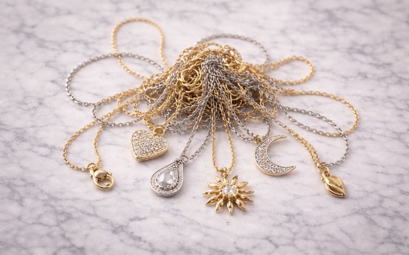 Chaines De Colliers Emmêlées 