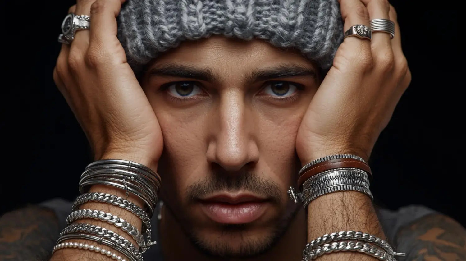 Quels bijoux égyptiens porter avec un bonnet homme ?